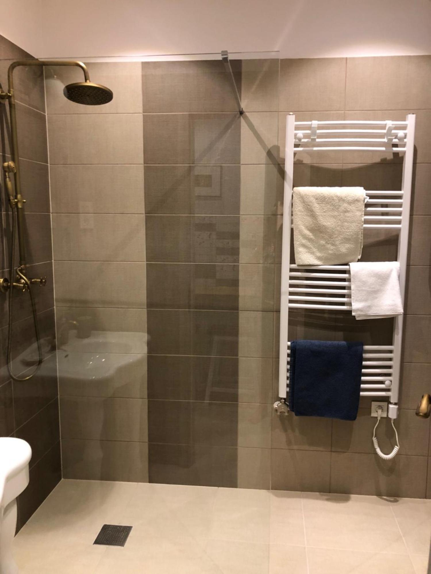 All In Apartman V. Budapest Esterno foto